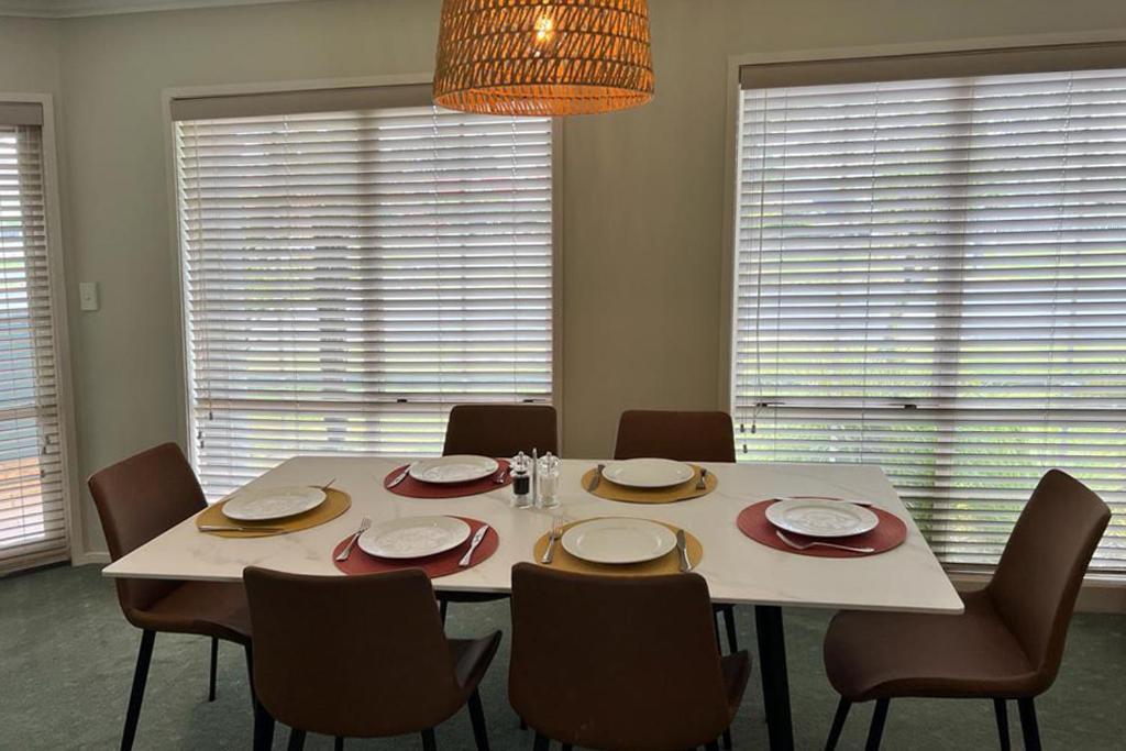 Silver Fern Rotorua Suites & Spa Екстериор снимка A dining room table set for a meal