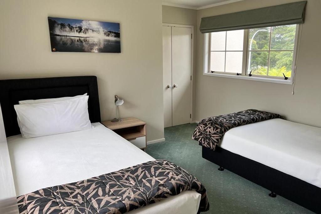 Silver Fern Rotorua Suites & Spa Екстериор снимка A bedroom at the hotel