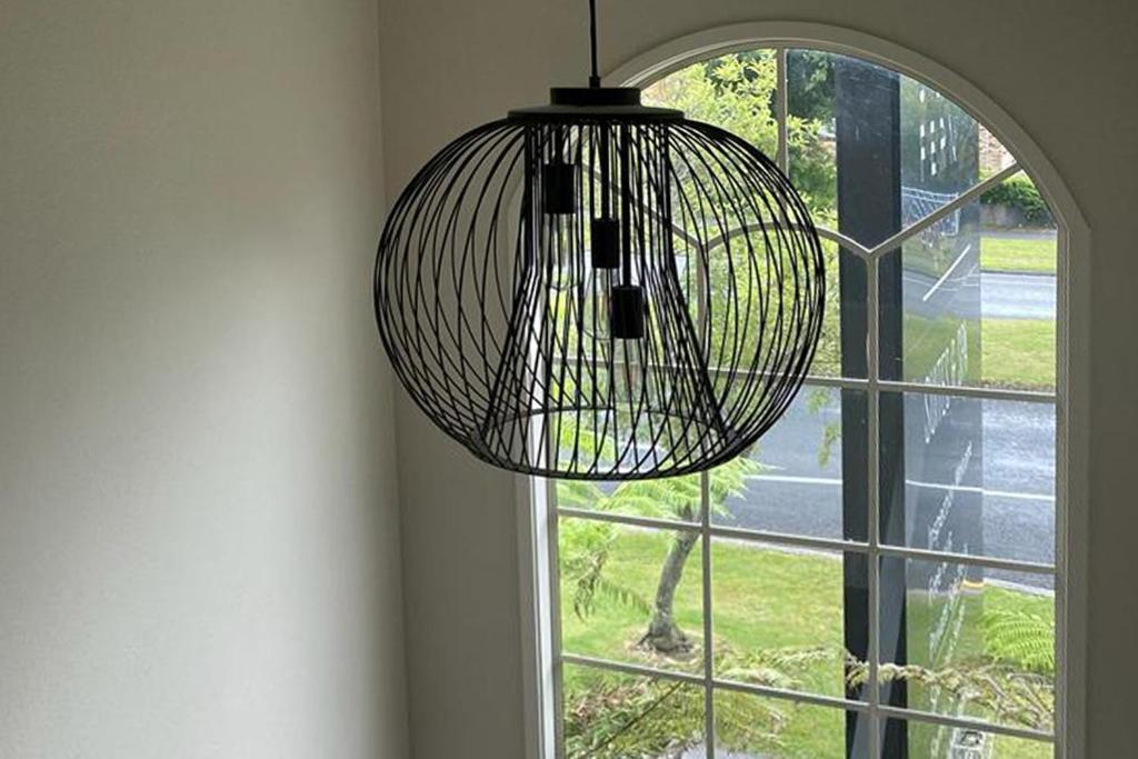 Silver Fern Rotorua Suites & Spa Екстериор снимка A pendant light