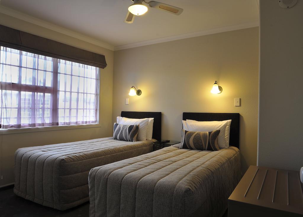 Silver Fern Rotorua Suites & Spa Екстериор снимка A typical motel room