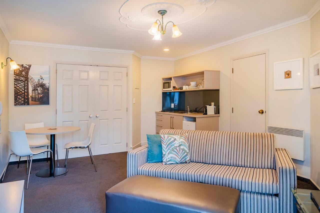 Silver Fern Rotorua Suites & Spa Екстериор снимка A typical studio apartment