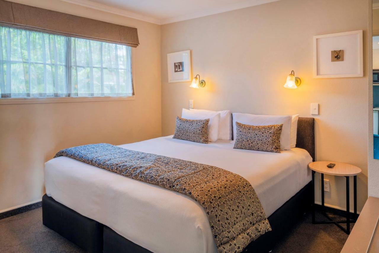 Silver Fern Rotorua Suites & Spa Екстериор снимка A bedroom at the hotel