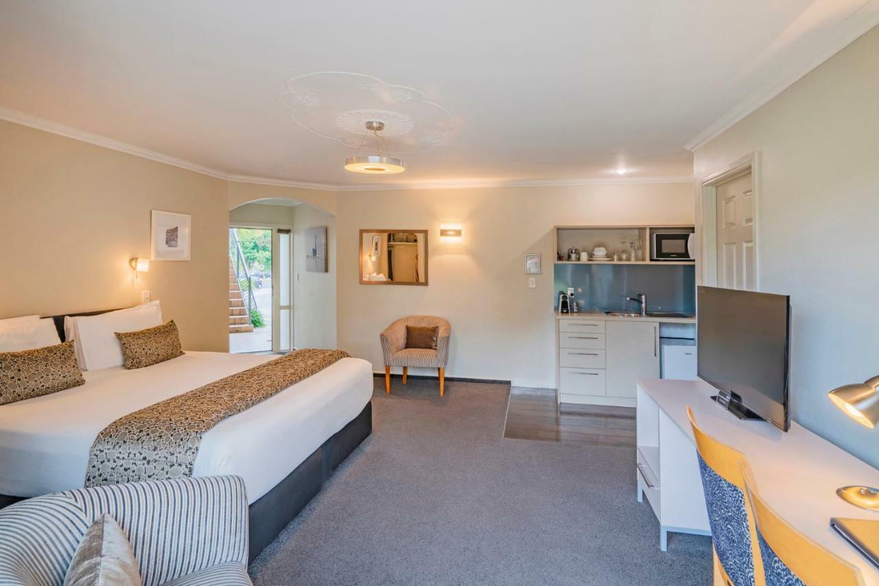 Silver Fern Rotorua Suites & Spa Екстериор снимка A typical studio apartment