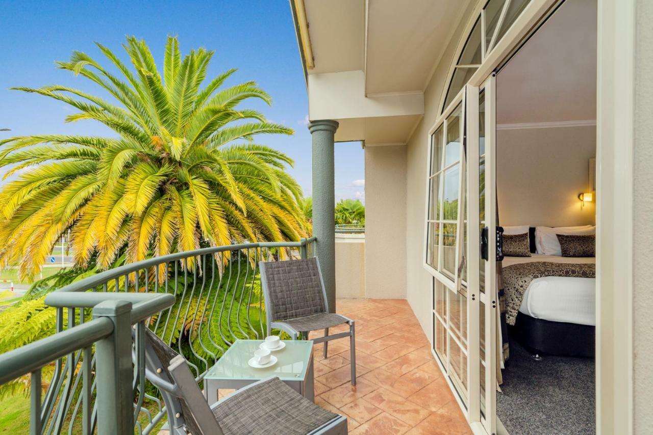 Silver Fern Rotorua Suites & Spa Екстериор снимка A balcony at the hotel