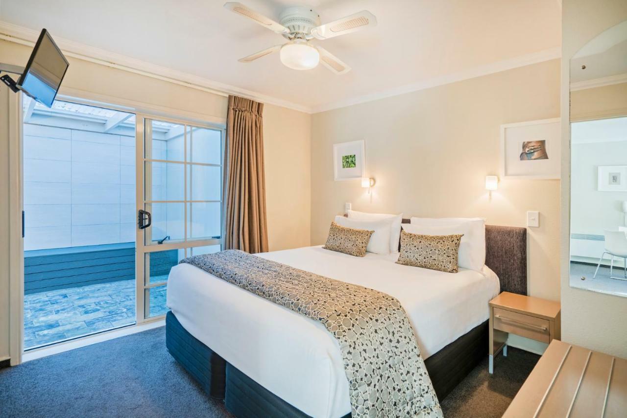 Silver Fern Rotorua Suites & Spa Екстериор снимка A bedroom at the hotel