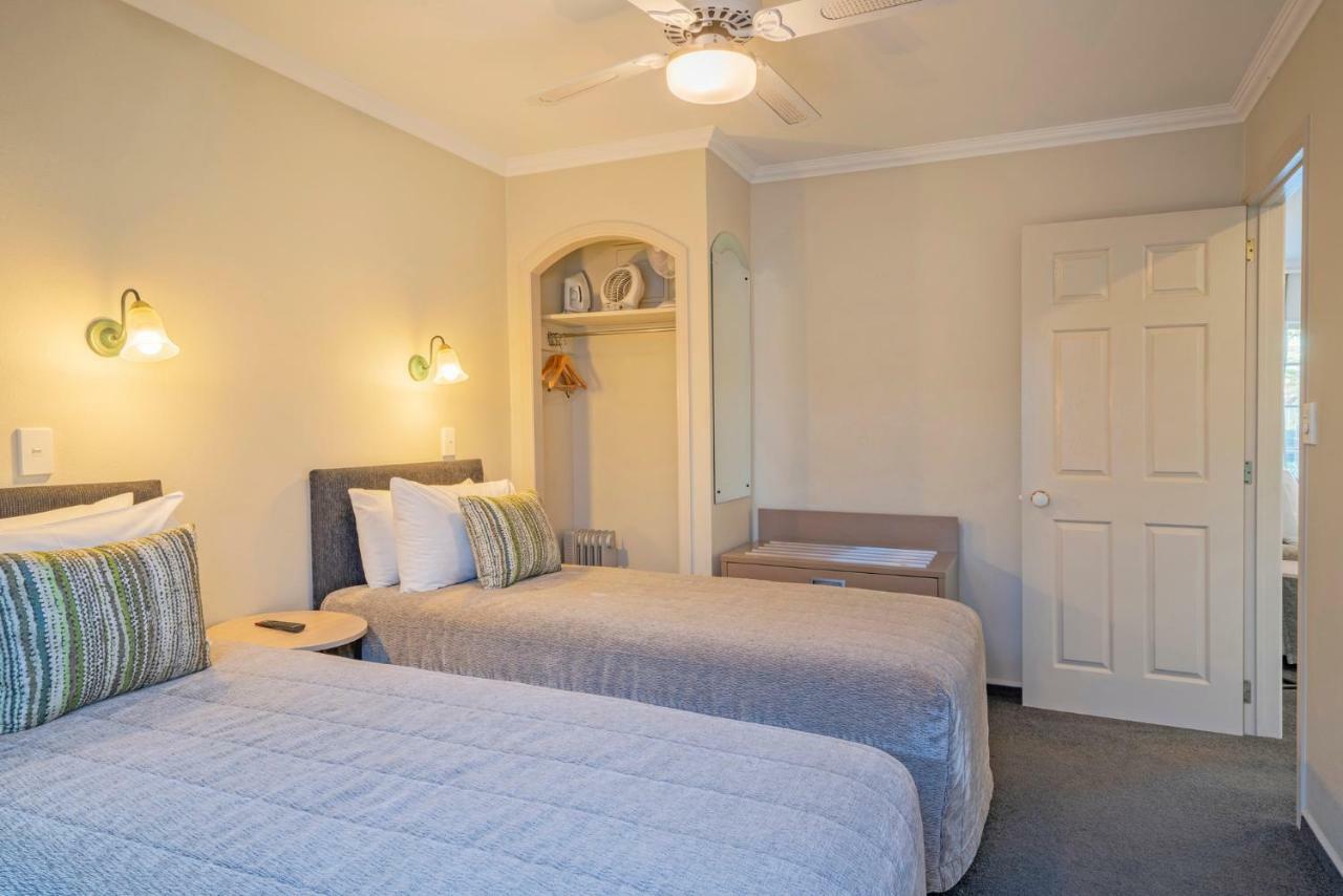 Silver Fern Rotorua Suites & Spa Екстериор снимка A bedroom at the hotel