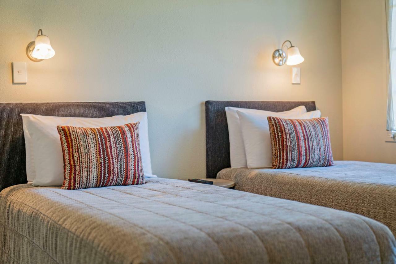 Silver Fern Rotorua Suites & Spa Екстериор снимка A bedroom at the hotel